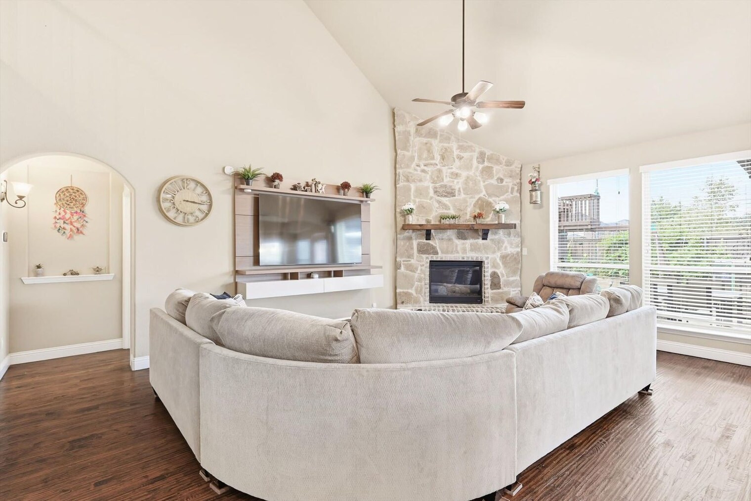 Building Photo - 1370 Pelican Dr