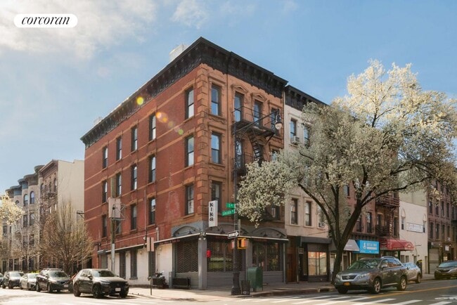 Building Photo - 2 Lincoln Pl