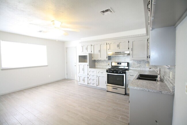 Building Photo - Adorable 3 bed in Midwest City