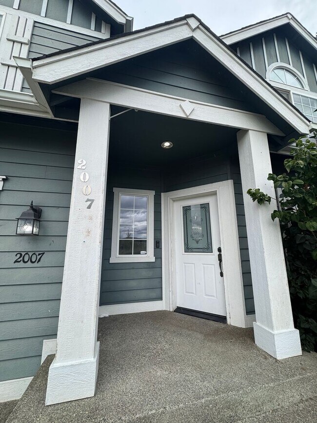 Building Photo - HUGE PET FRIENDLY Rental