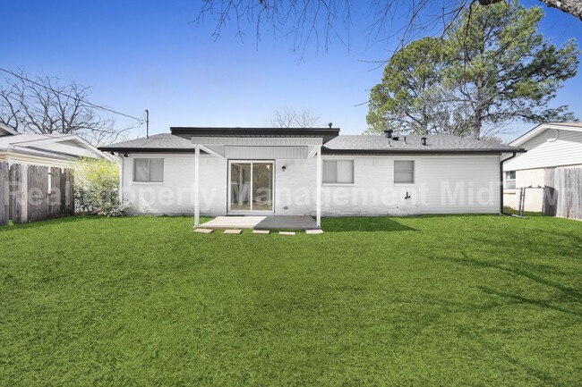 Building Photo - 512 Livingston Dr