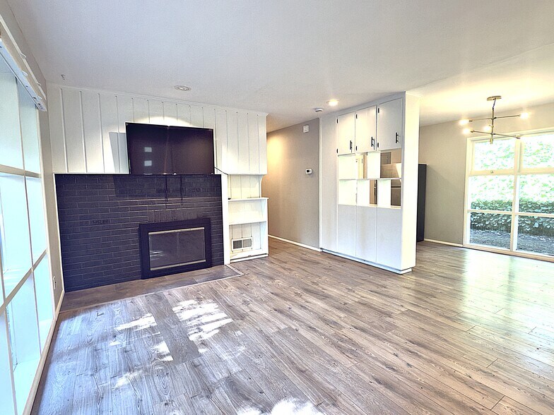 Building Photo - 1111 NE 112th Ave