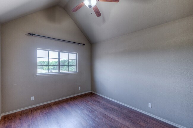 Building Photo - 1317 W Dover St