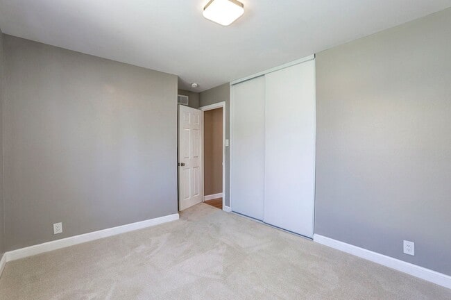 Building Photo - Updated & super clean 3 Bed/ 2 Bath Daly City home. YouTube Tour!