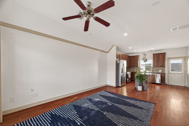 Building Photo - 313 Hogan St