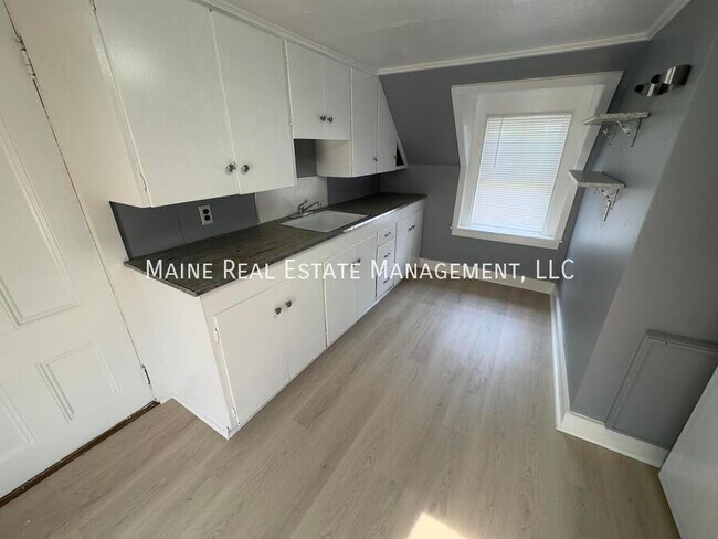 Primary Photo - 225 Center St