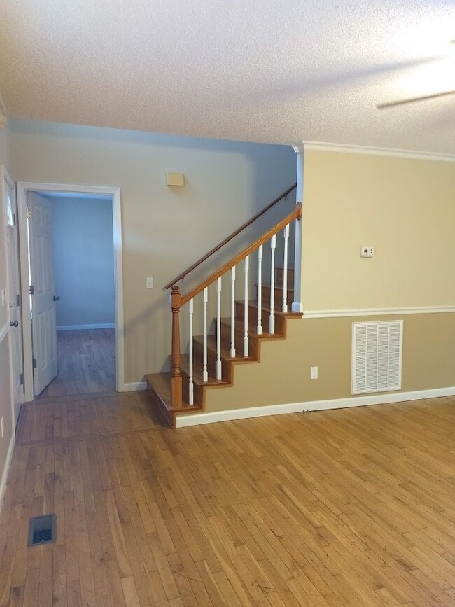 Building Photo - 98 Russell Ln