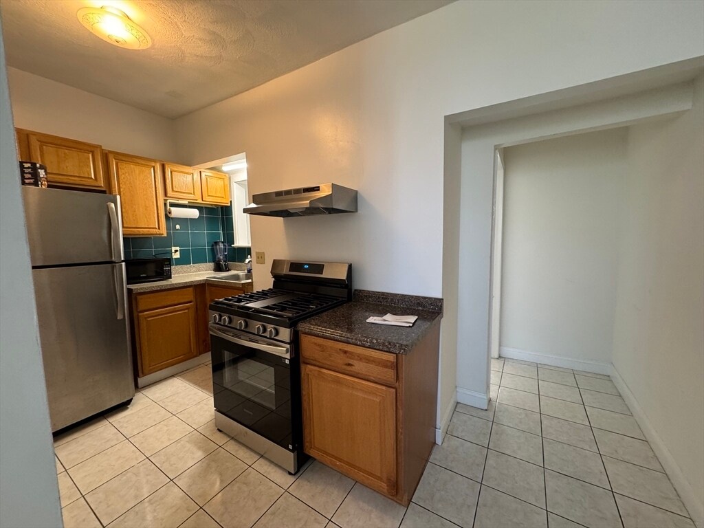 Building Photo - 10 Saunders St