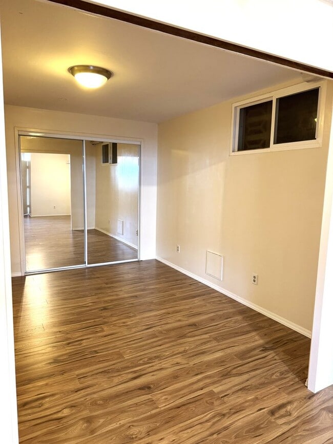 Building Photo - Highly Desirable Dowsett - Move-in Ready One Bedroom - Internet Included!