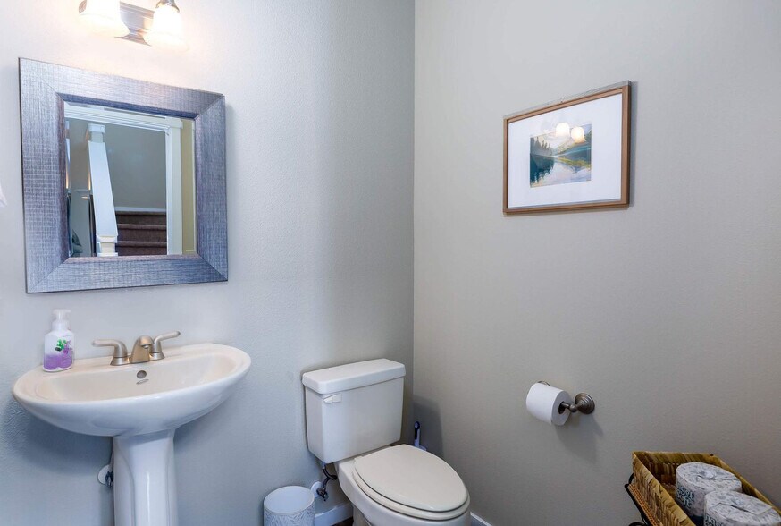 Building Photo - 10576 Village Loop