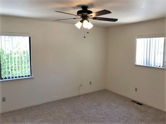 Building Photo - Downtown SLO 3 Bedroom / 2 Bath / 2 Car Garage