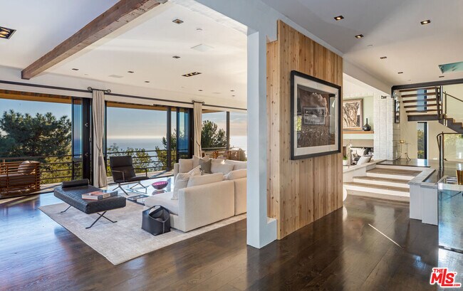 Building Photo - 3900 Villa Costera