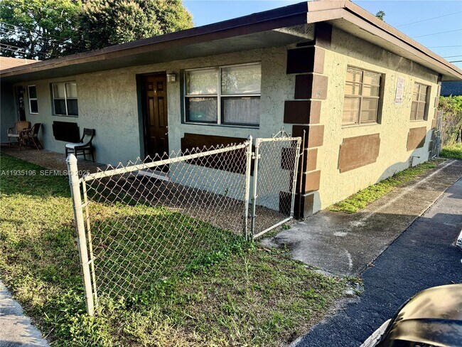 Building Photo - 1132 NW 30th Ave