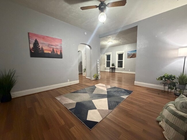 Building Photo - 2 bed, 1 bath home for rent in West Waterloo