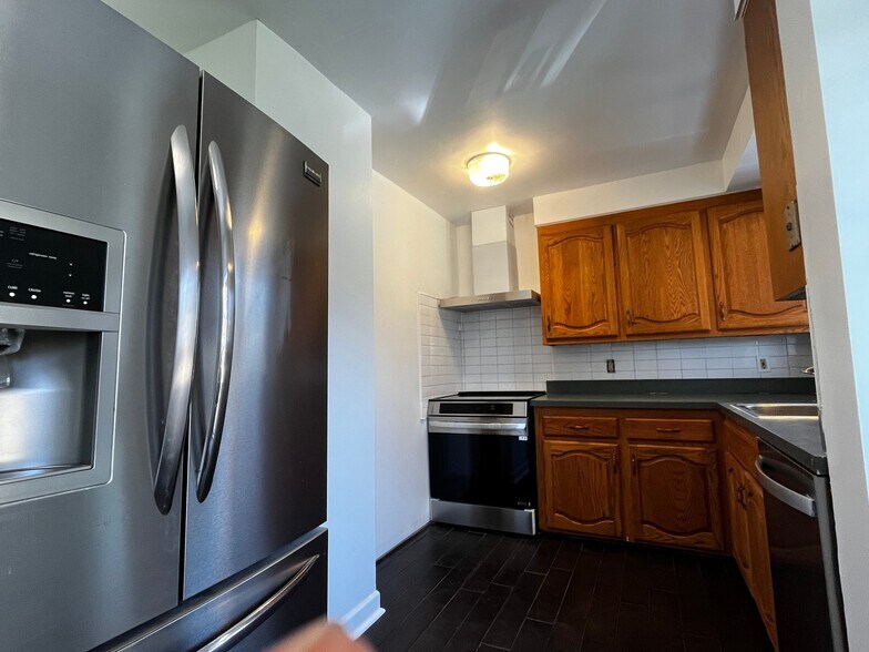 Building Photo - 108 Ruden St