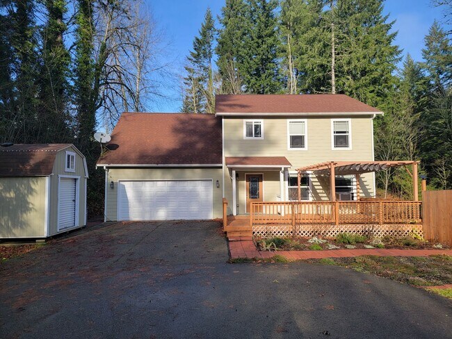 Building Photo - Spacious and Beautiful 4 bedroom in conven...