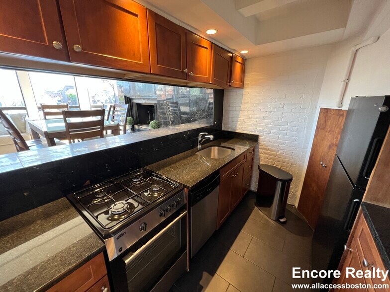 Building Photo - 109 Beacon St