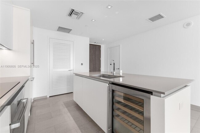 Building Photo - 68 SE 6th St