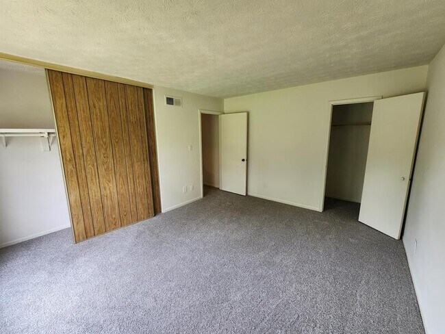 Building Photo - 3250 Strawberry Ln