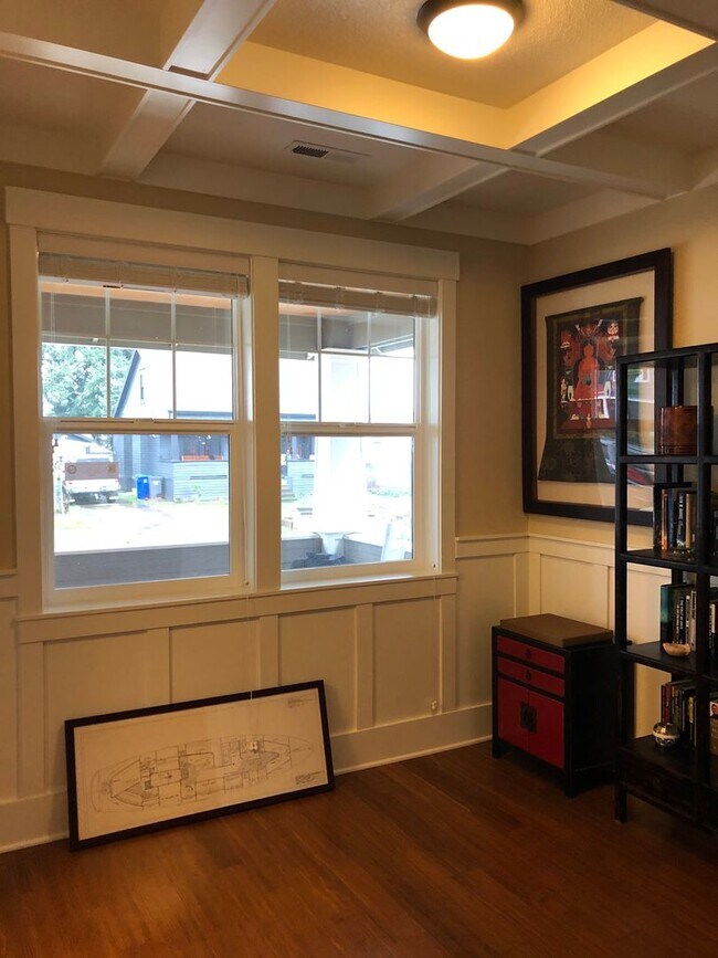 Building Photo - Modern craftsman 3+ bedroom, 3 ba home