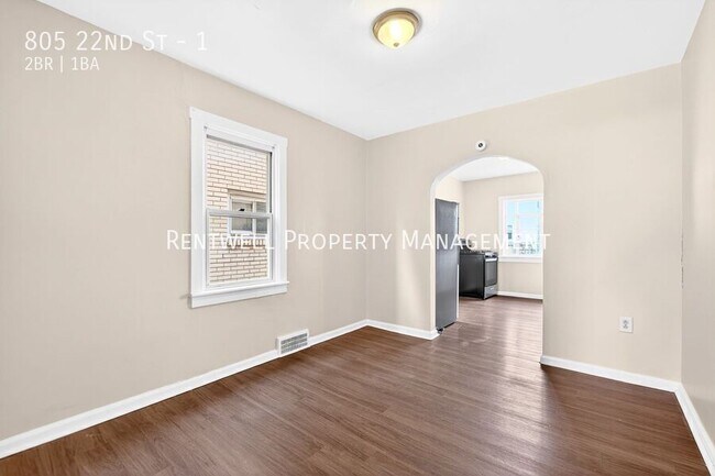 Building Photo - 805 22nd St