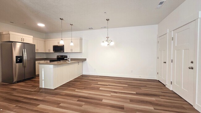 Building Photo - 13687 S Hanley Ln