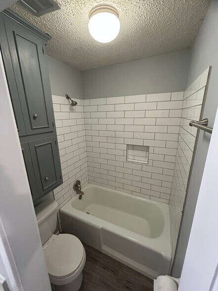 Primary Bath - 4506 65th St