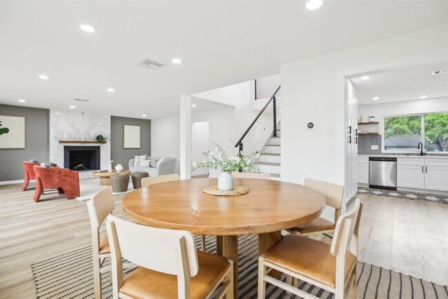 Building Photo - 2104 Malvern Hill Dr