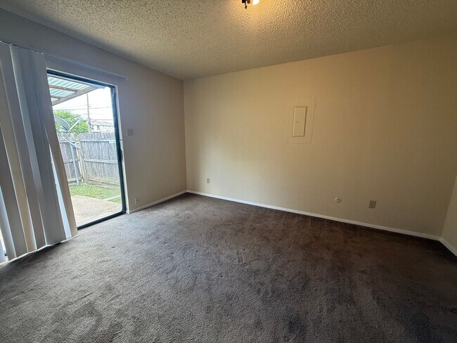 Building Photo - Sunset Heights, Near I-30 and Hulen Street...