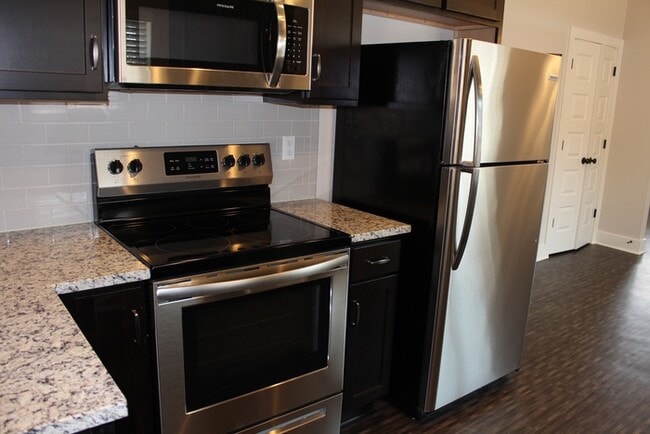 Building Photo - Chestnut Floorplan- leasefairin.com