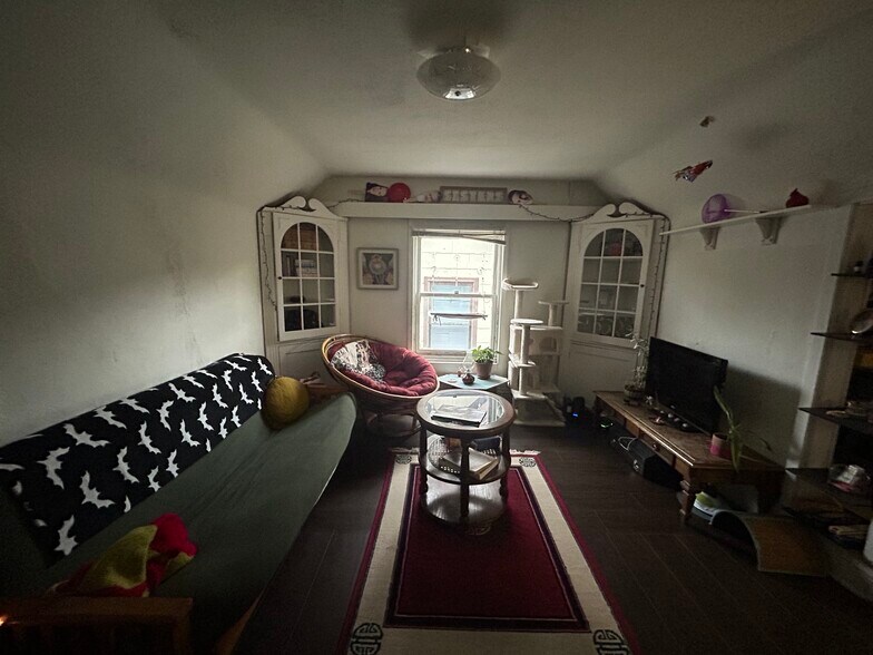 Building Photo - 110 S Blair St