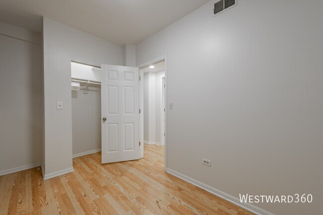 Building Photo - 2433 N Talman Ave