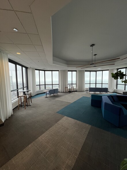 Building Photo - 3660 N Lake Shore Dr