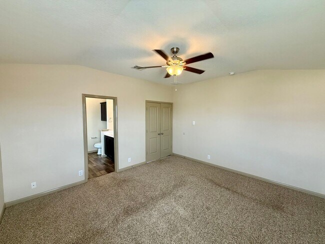 Building Photo - Beautiful 3 bedroom, 2.5 bathroom in Avery...