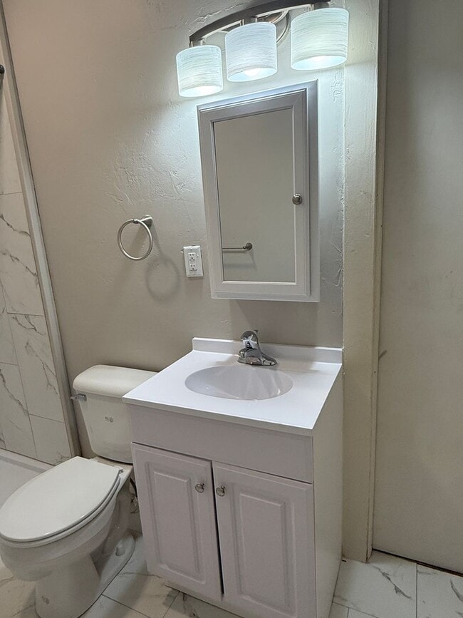 Building Photo - Recently renovated 2 or 3 bedroom with New kitchen