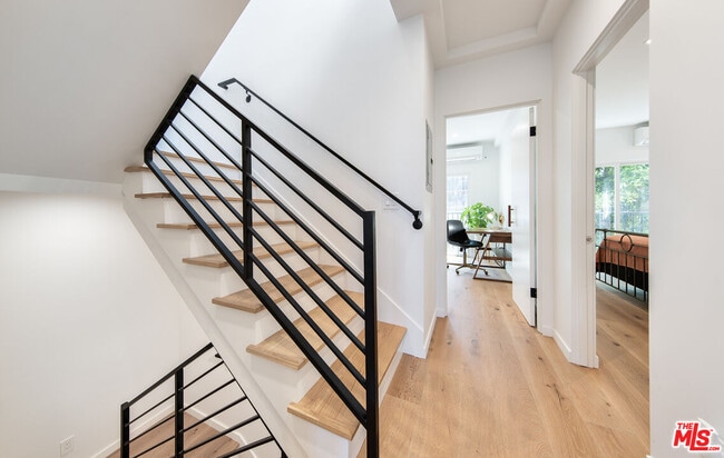 Building Photo - 6623 Esplanade