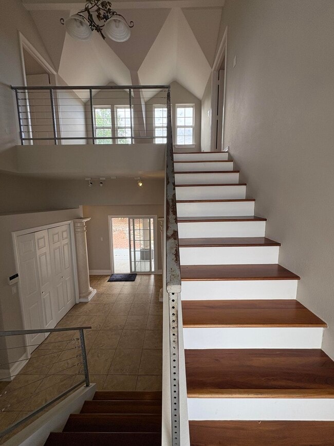 Building Photo - 8612 Eagle Rock Ave NE