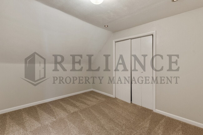 Building Photo - 1923 N Burns Ave