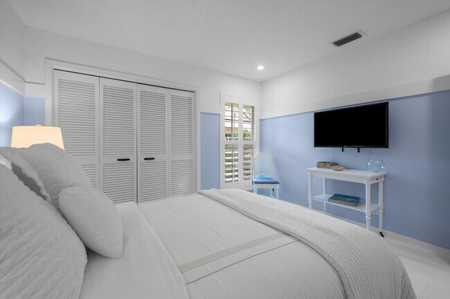 Building Photo - 2252 Las Casitas Dr