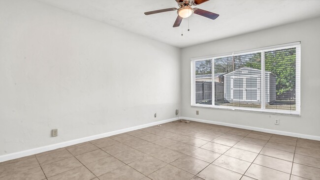 Building Photo - 3BR/2BA South Tampa home with carport and ...