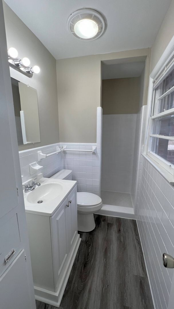 Building Photo - 3-Bedroom just waiting for you !