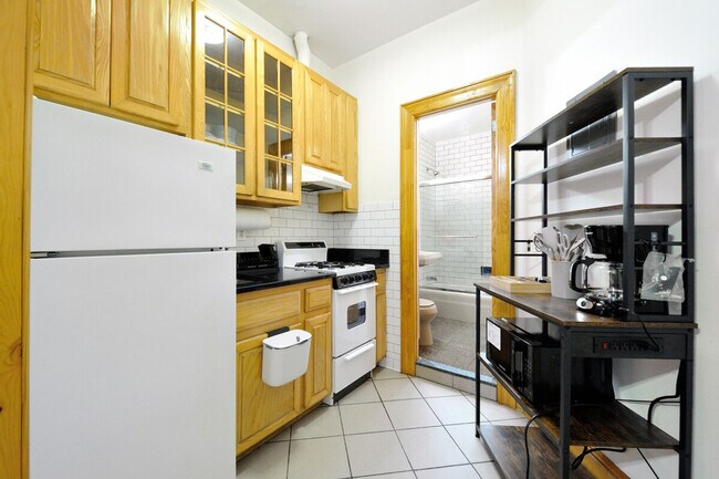 Building Photo - 301 E 63rd St