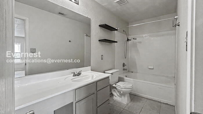 Building Photo - 386 Siebert Dr