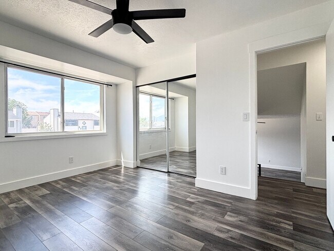 Building Photo - Awesome Remodel with 1 Car Garage!