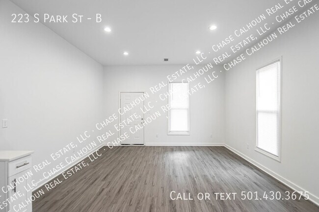 Building Photo - 223 S Park St