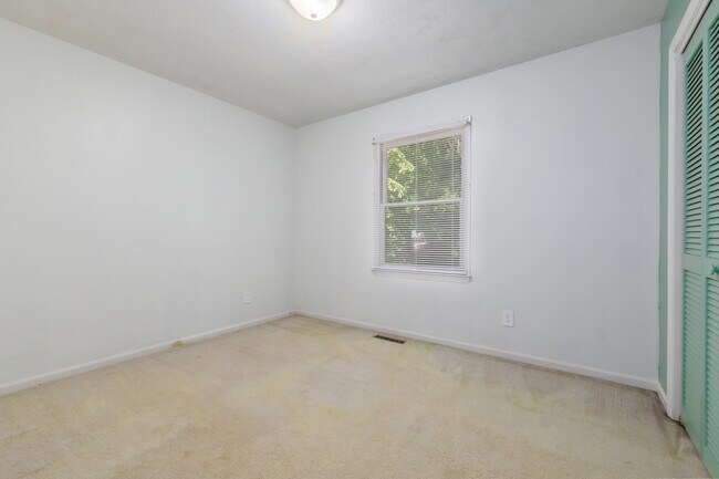 Building Photo - 1500 Brookdale Dr