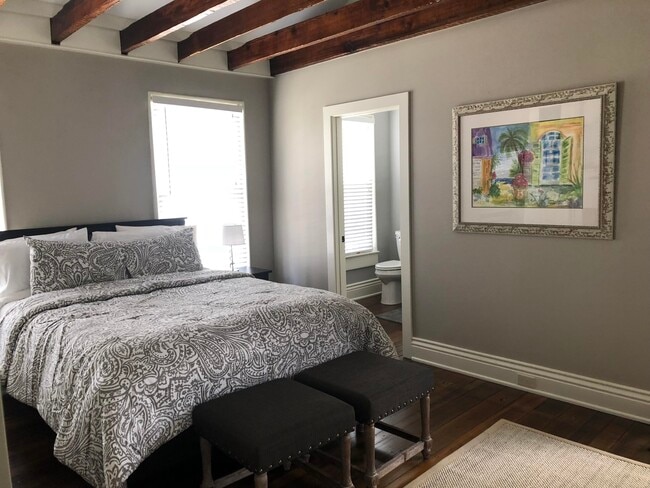 Building Photo - 422 S Mill St