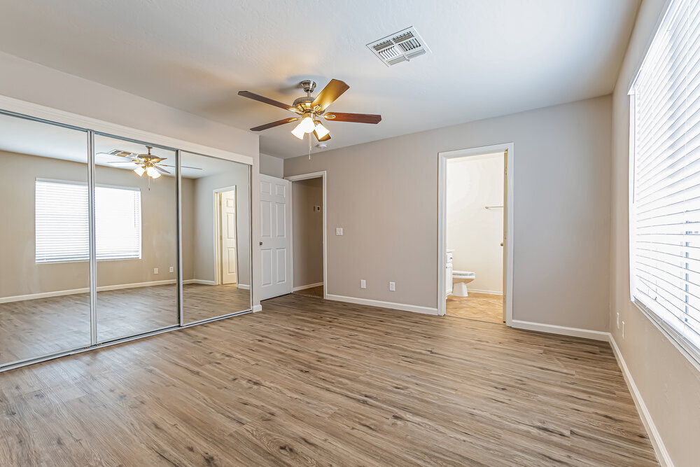 Building Photo - 986 S Wanda Dr