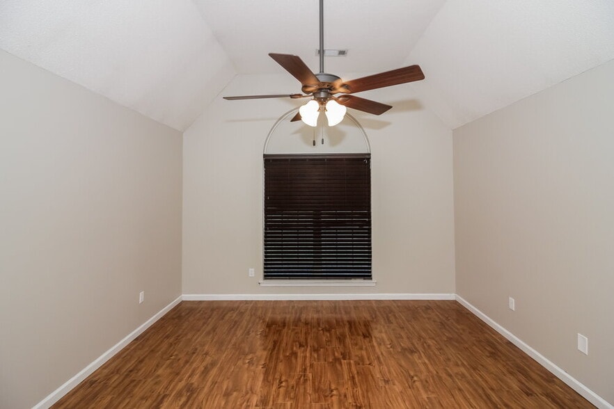 Building Photo - 55 Lakewood Cove
