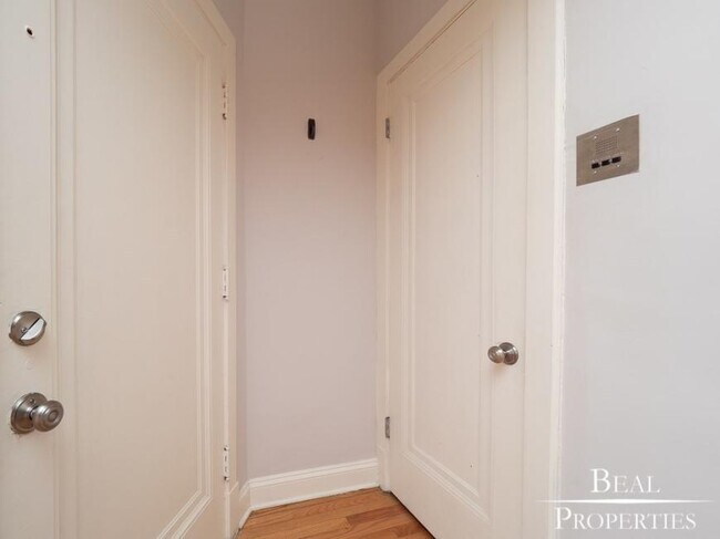 Building Photo - 1 bedroom in CHICAGO IL 60647